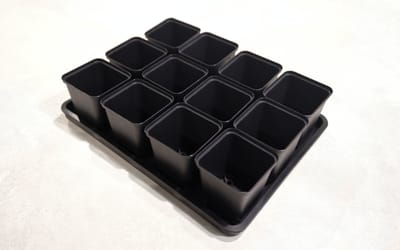 Untersetzer für Saatgutschalen aus Naturkautschuk - Set mit 12 Vierecktöpfen